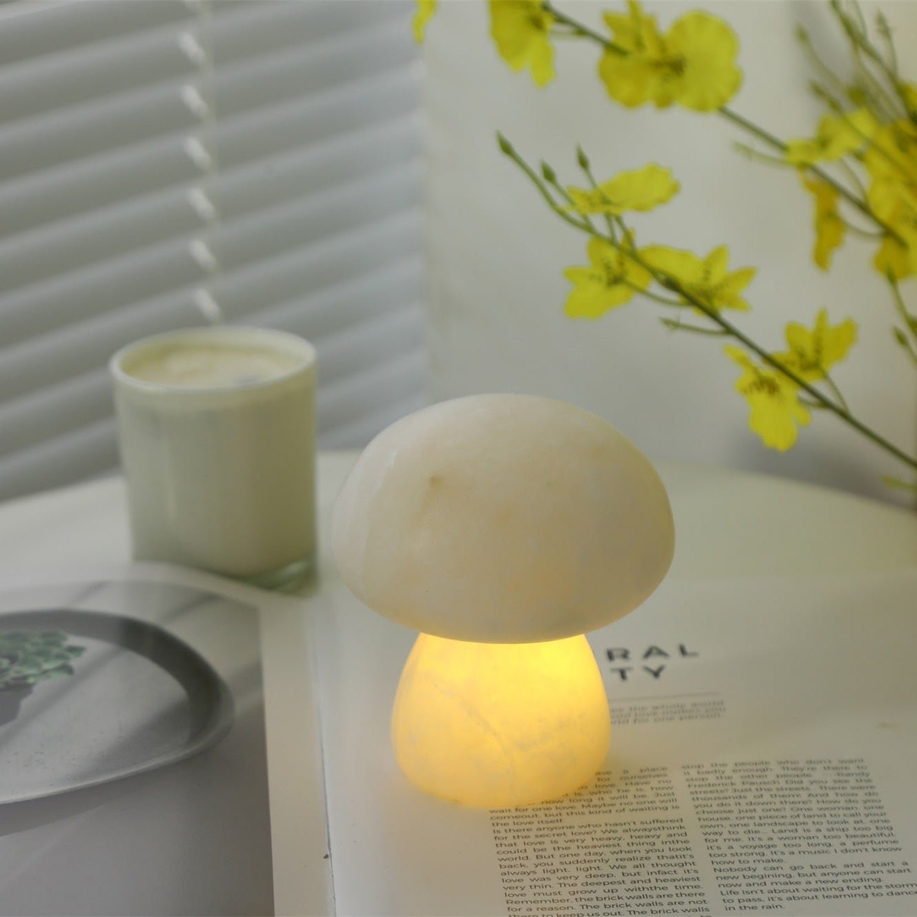 Alkmene - Alabaster Mushroom Table Lamp