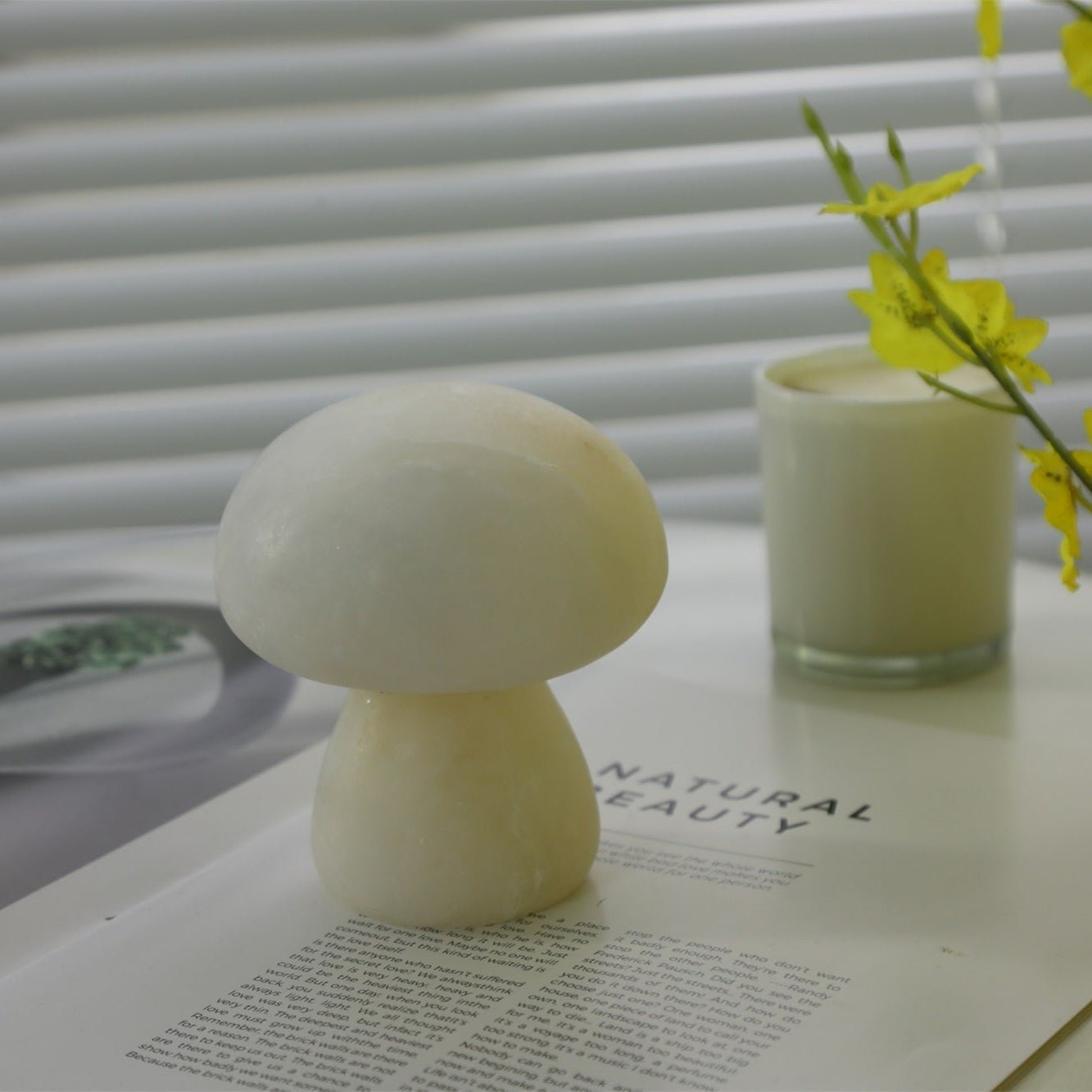 Alkmene - Alabaster Mushroom Table Lamp