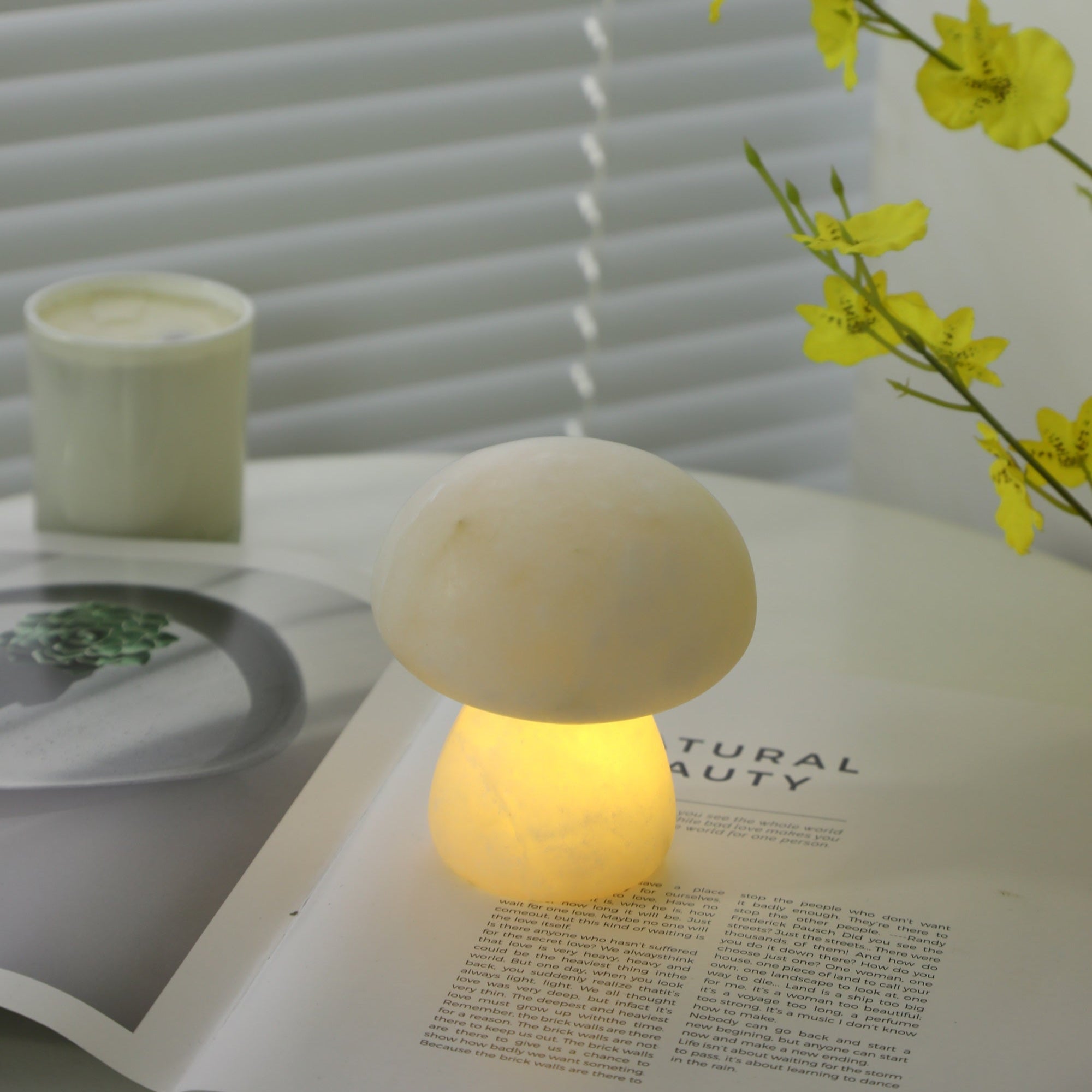 Alkmene - Alabaster Mushroom Table Lamp