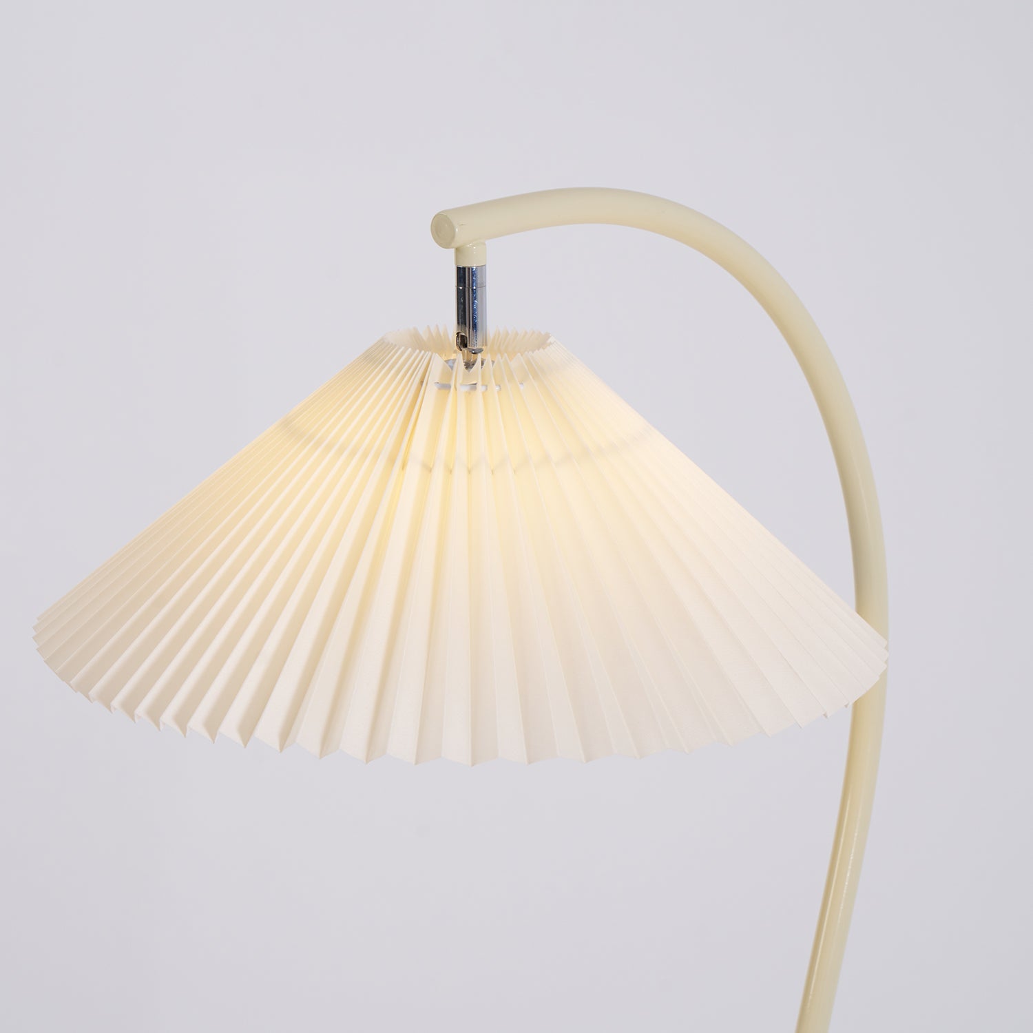 Kleodora - Pleated Linen Floor Lamp