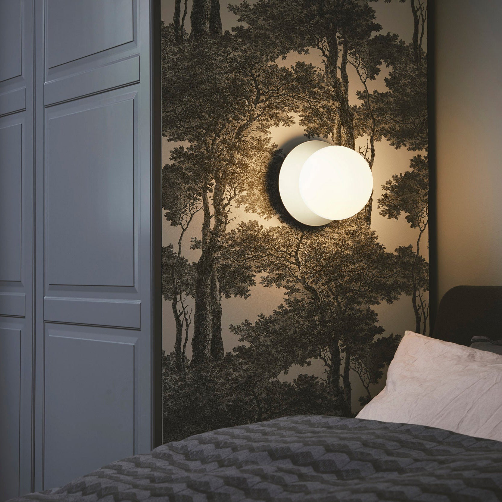 Molpe - Brass and Glass Wall Lamp