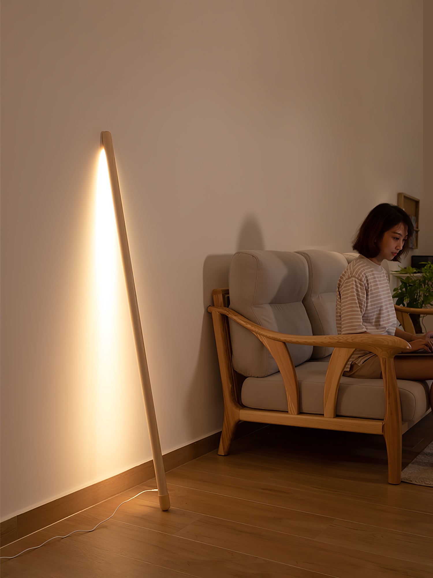 Stilbe - Slim Wood LED Floor Lamp