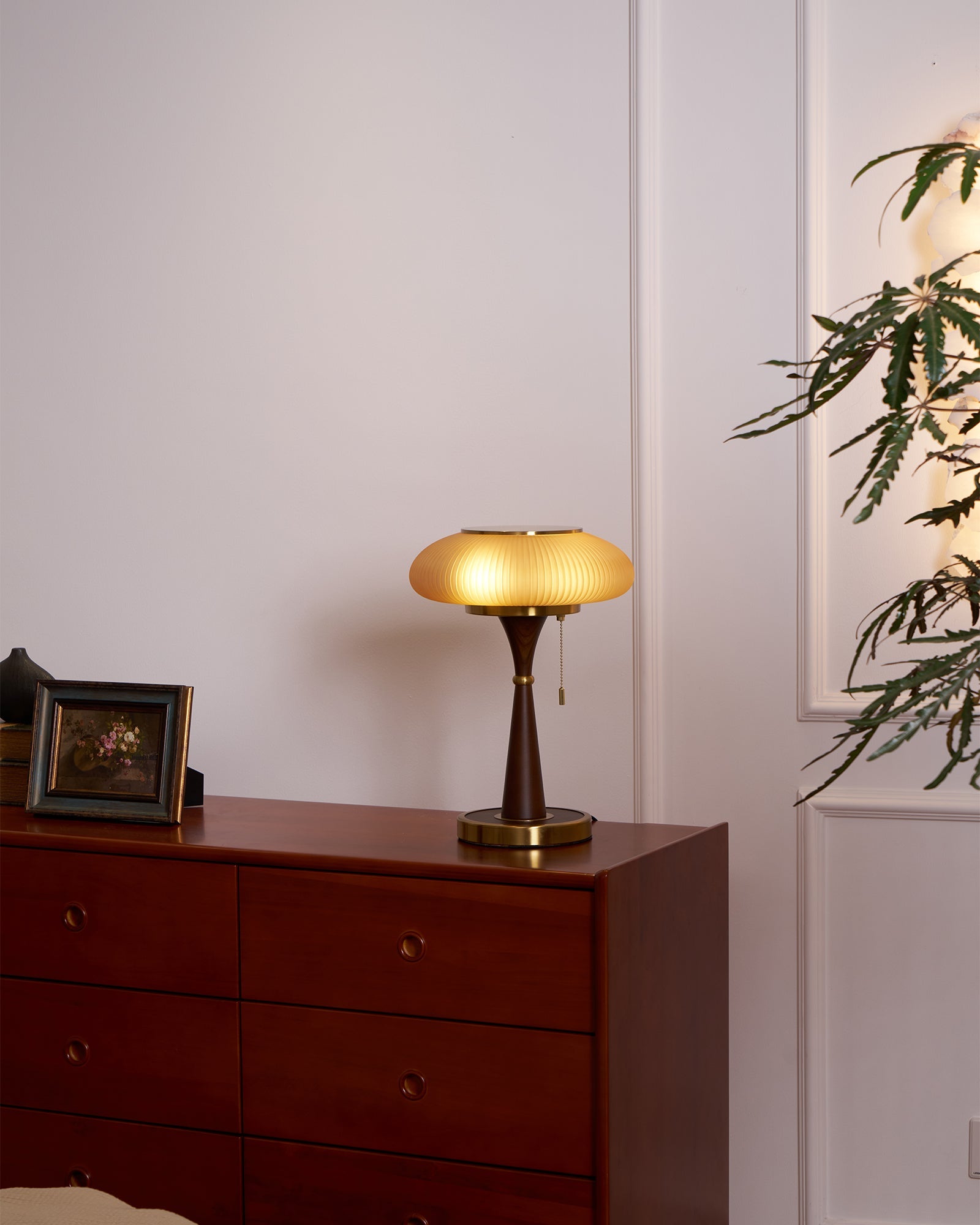 Thallo - Mushroom Glass Shade Table Lamp