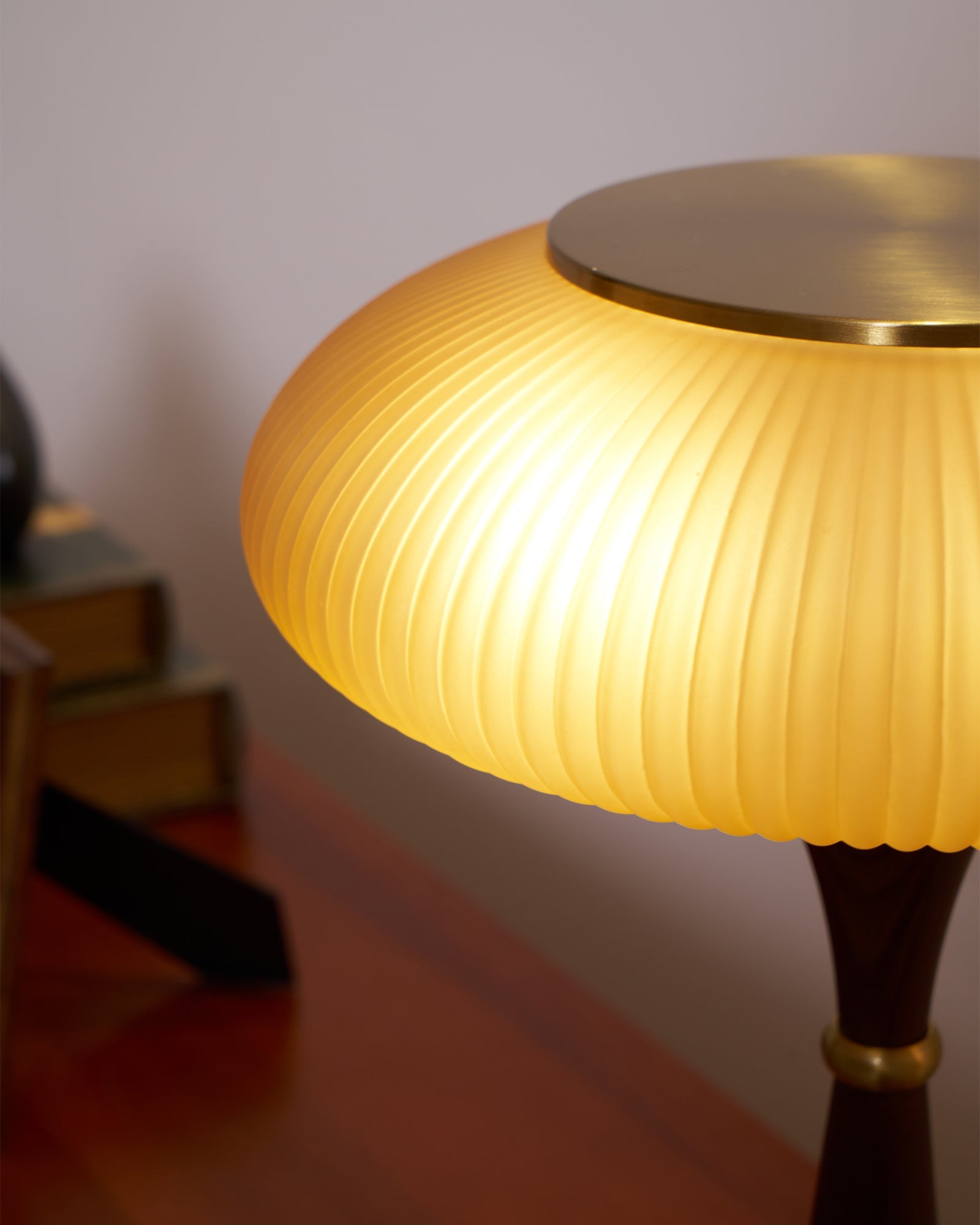 Thallo - Mushroom Glass Shade Table Lamp