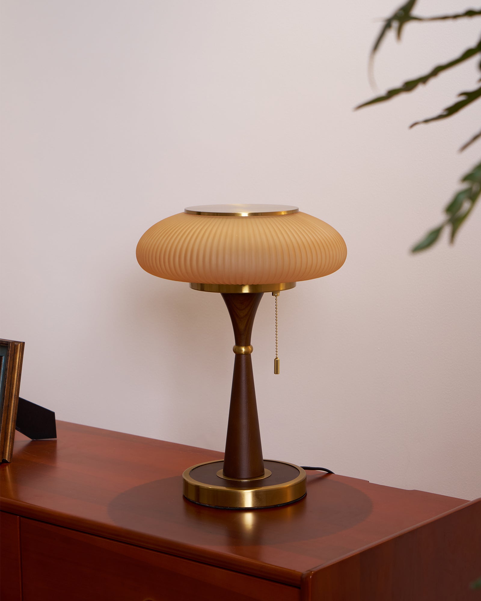 Thallo - Mushroom Glass Shade Table Lamp