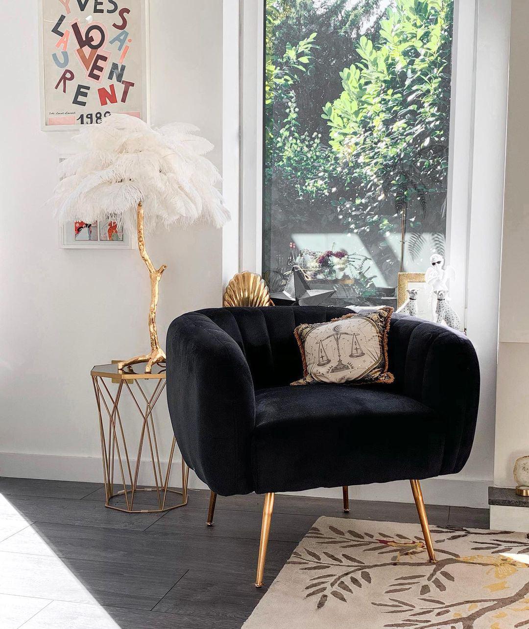 Aedon - Brass Ostrich Feather Table Lamp