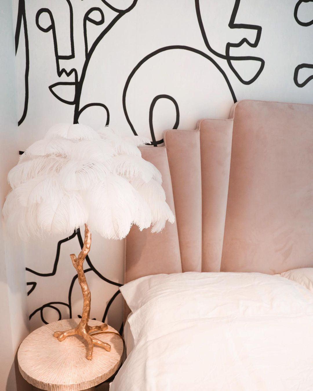 Aedon - Brass Ostrich Feather Table Lamp