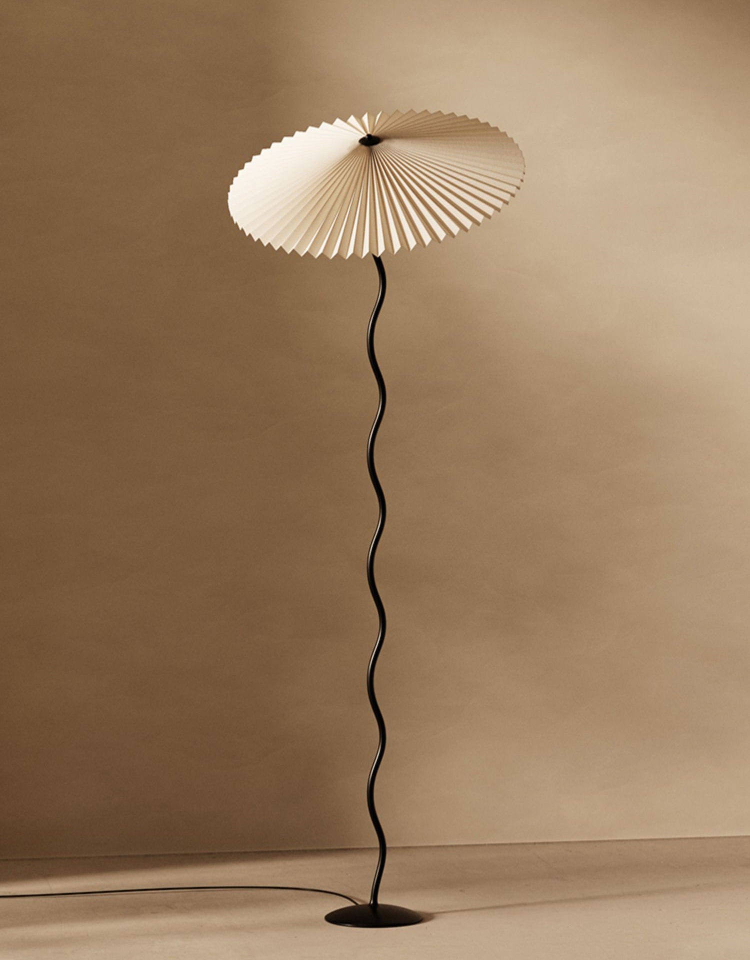 Squiggle_Floor_Lamp_5.jpg