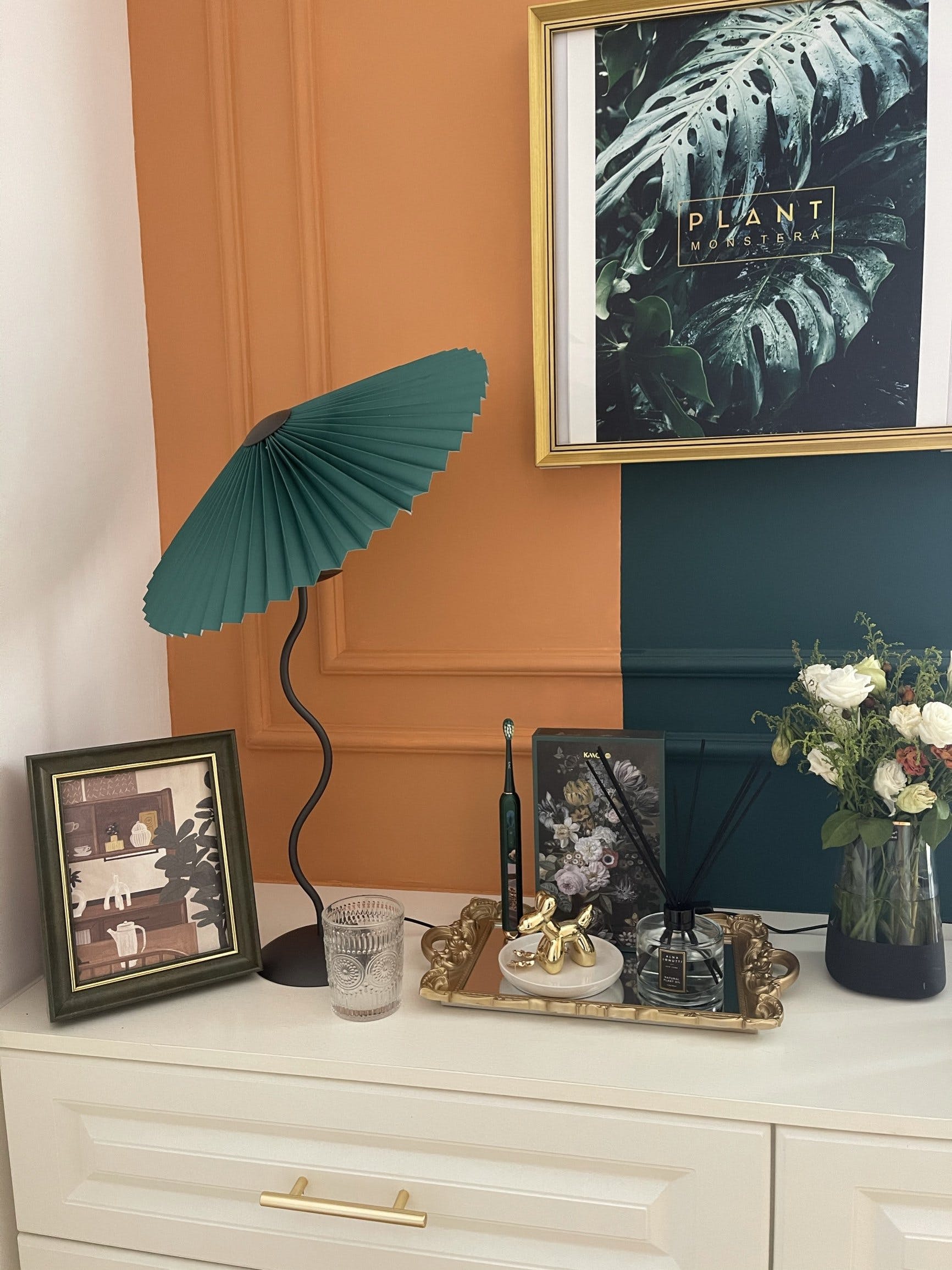 Oreithyia - Wavy Stem Pleated Shade Table Lamp