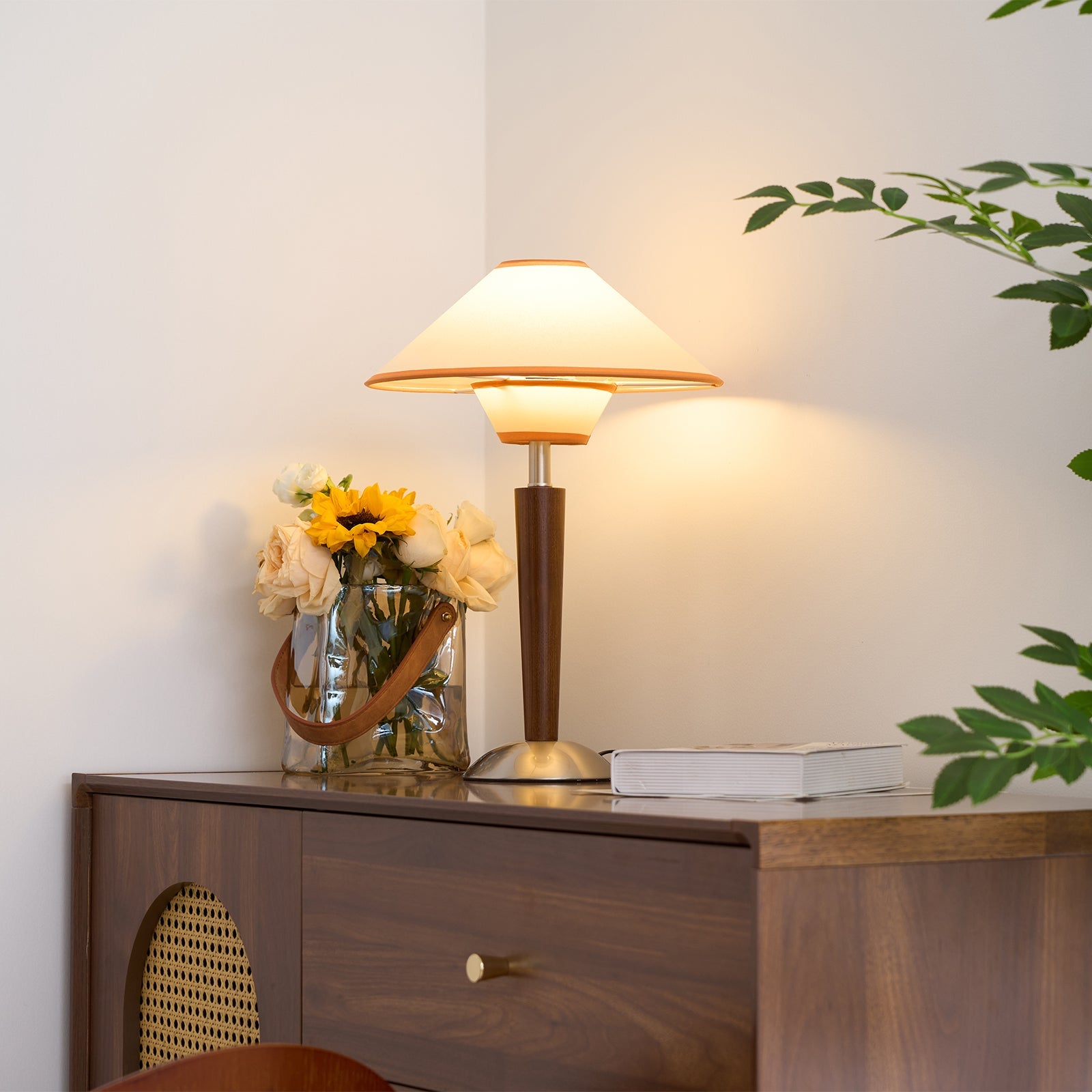 Talonwood_Table_Lamp__6_f217f926-d716-4559-ab2e-6d1445782241.jpg
