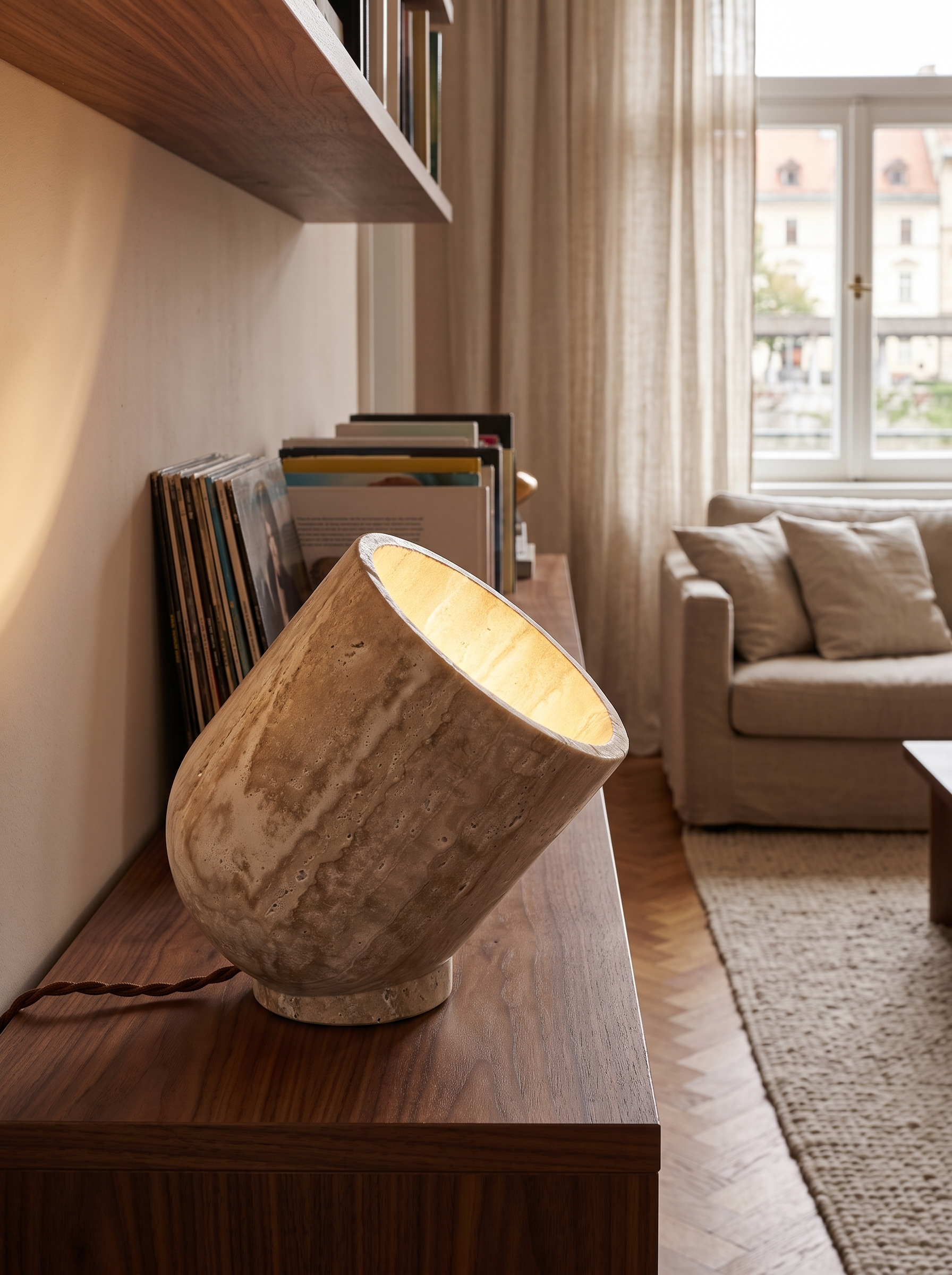 Heliodora table lamp, close view of the angled travertine form and its banding
