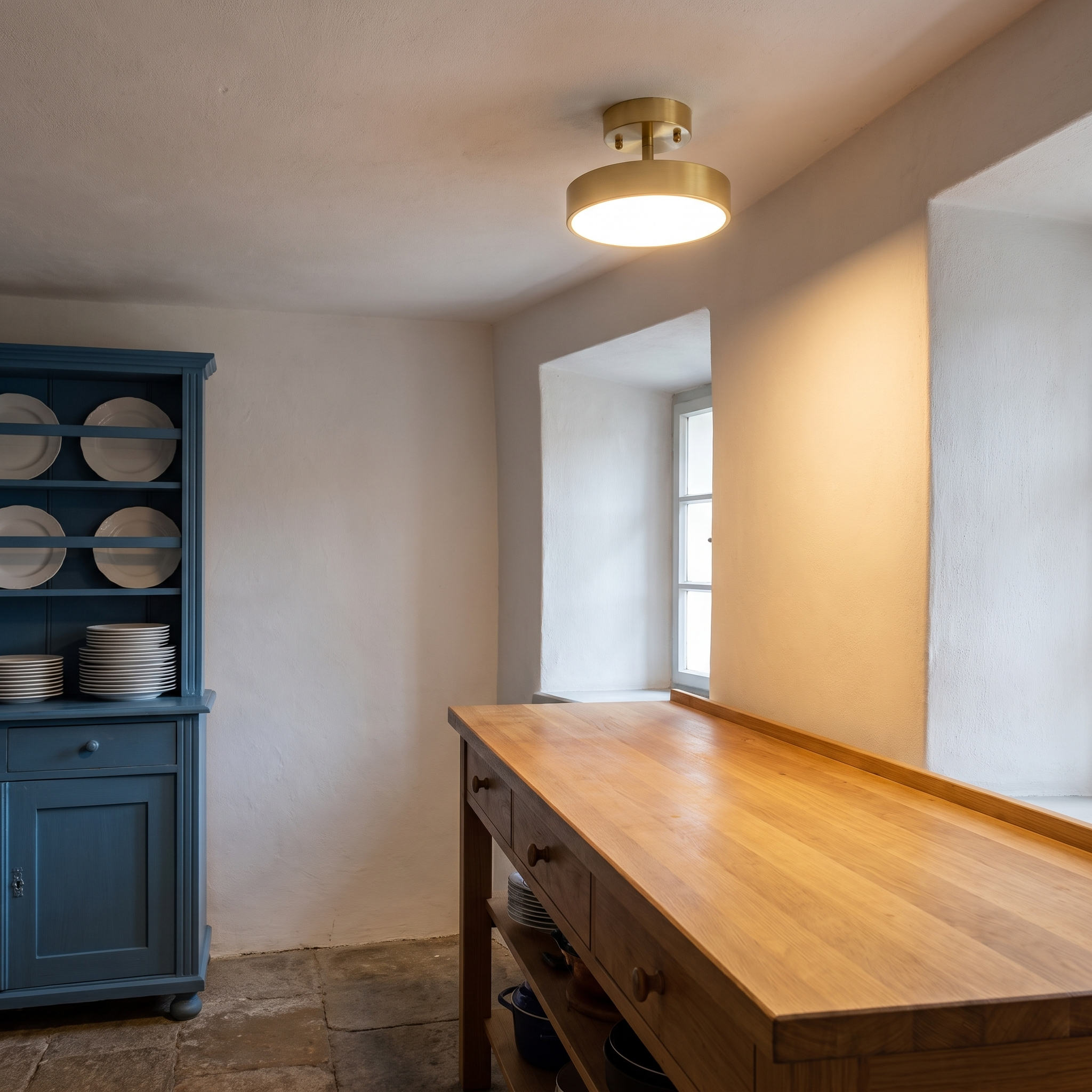 Horme brass rotating ceiling lamp above a kitchen counter